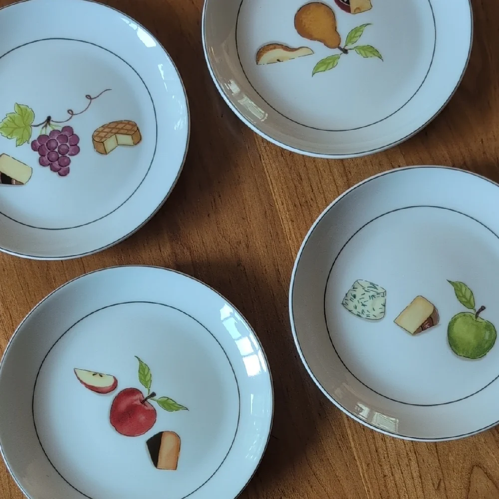 NWOT Crate&Barrel White Appetizer Elegant Dining Plates